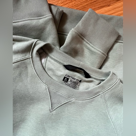 Carhartt Women’s NWOT relaxed fit crew neck sweatshirt - Picture 3 of 5